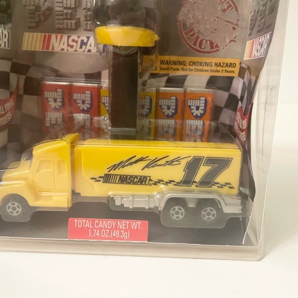NASCAR Matt Kenseth #17 Hauler & Helmet PEZ Dispensers Gift Set - Picture 3 of 16